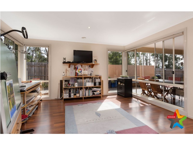 16 Pacific Drive, Mooroolbark VIC 3138