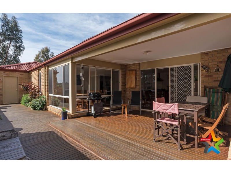 16 Pacific Drive, Mooroolbark VIC 3138