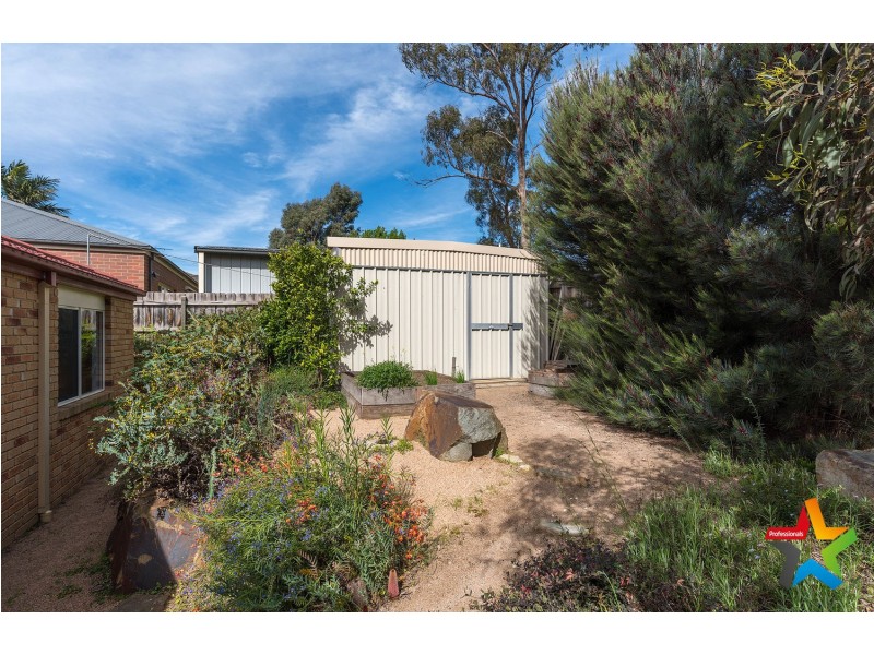 16 Pacific Drive, Mooroolbark VIC 3138