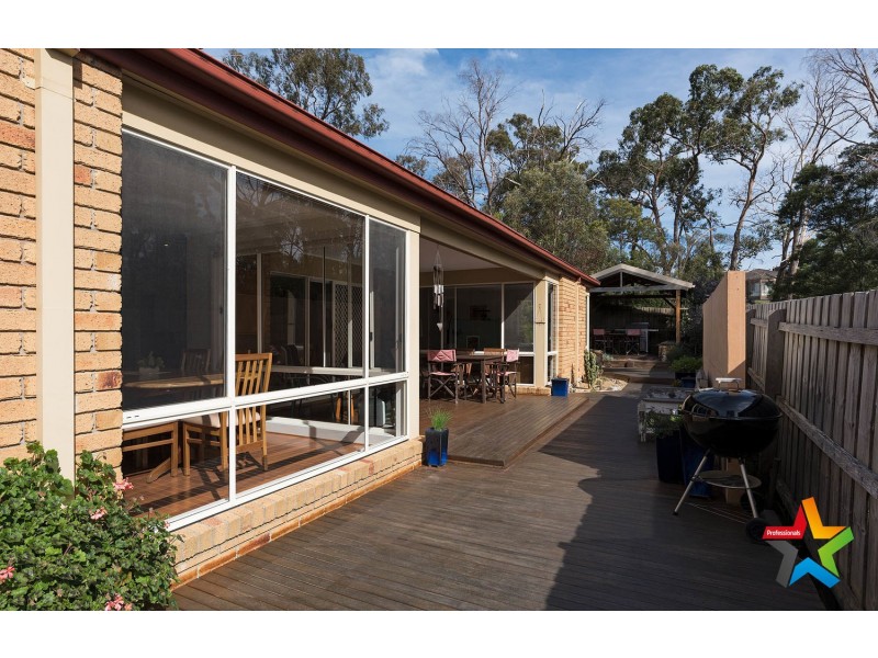 16 Pacific Drive, Mooroolbark VIC 3138