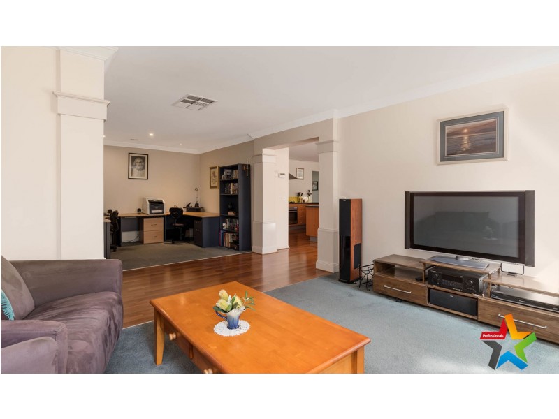 16 Pacific Drive, Mooroolbark VIC 3138