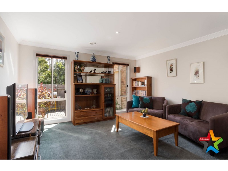 16 Pacific Drive, Mooroolbark VIC 3138