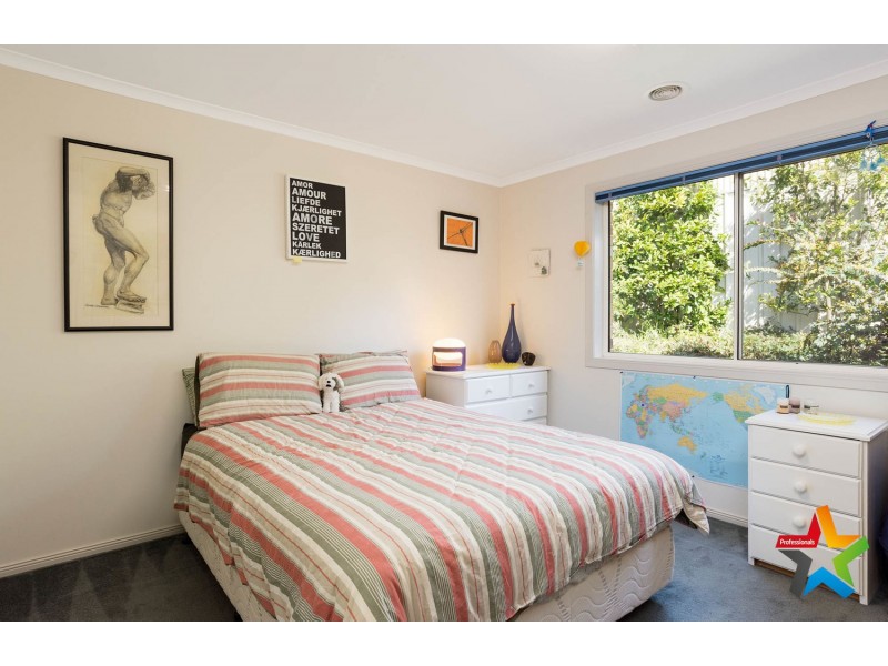 16 Pacific Drive, Mooroolbark VIC 3138