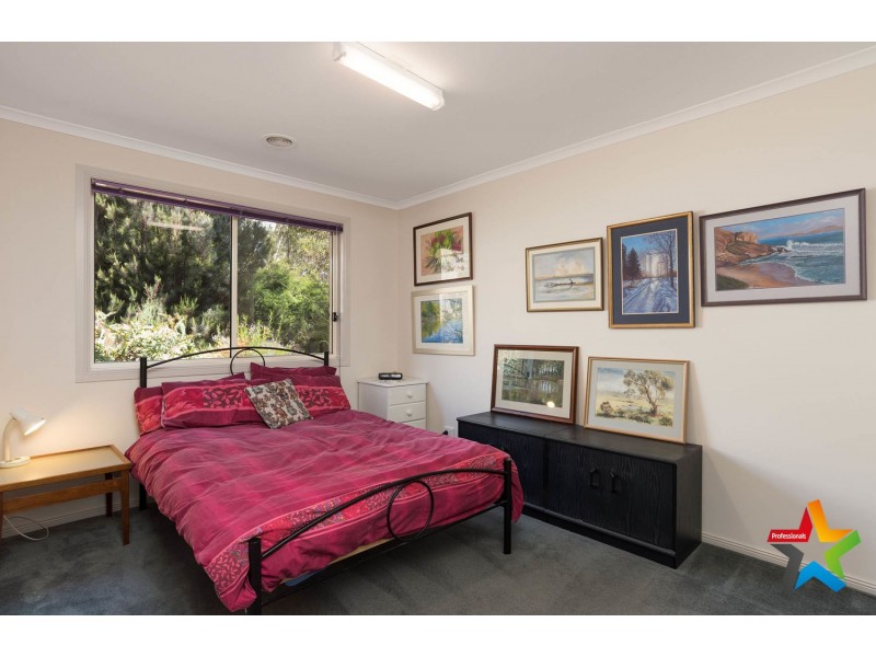 16 Pacific Drive, Mooroolbark VIC 3138