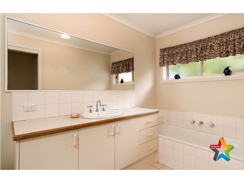 1/37a Exeter Road, Croydon North VIC 3136