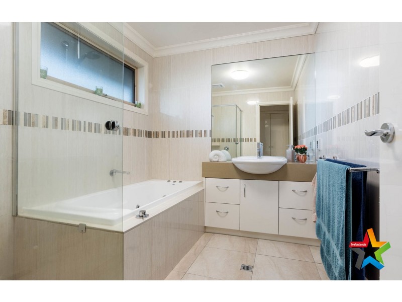 21 St Andrews Drive, Chirnside Park VIC 3116