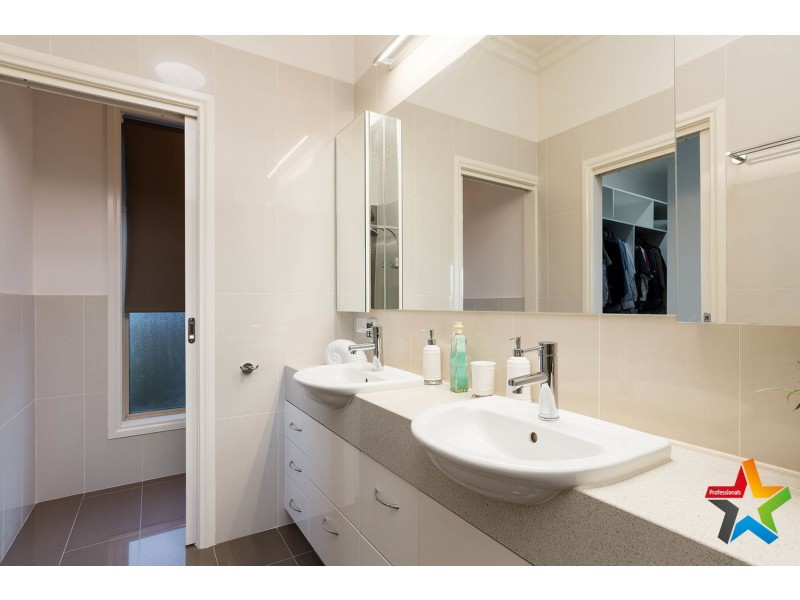 21 St Andrews Drive, Chirnside Park VIC 3116