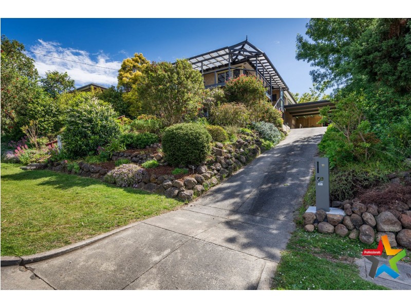 11 St Andrews Drive, Chirnside Park VIC 3116