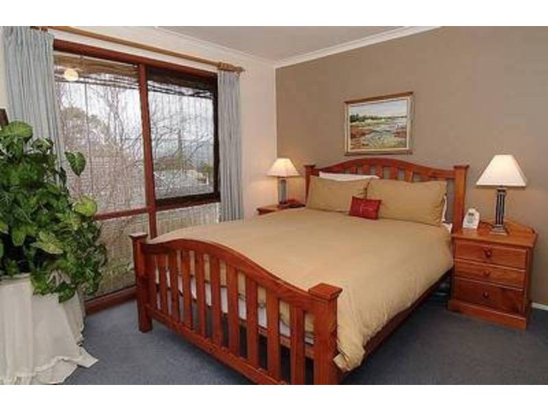 14 Wainewright Avenue, Mooroolbark VIC 3138