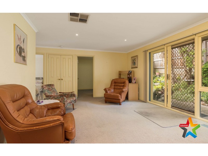 2/13 Newman Road, Croydon VIC 3136
