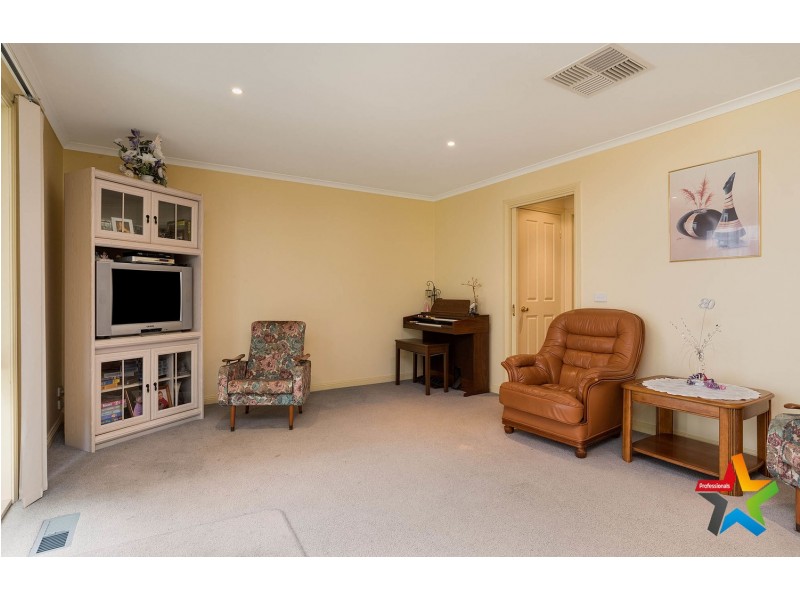 2/13 Newman Road, Croydon VIC 3136