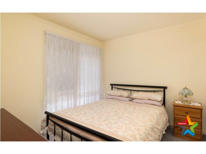 2/13 Newman Road, Croydon VIC 3136