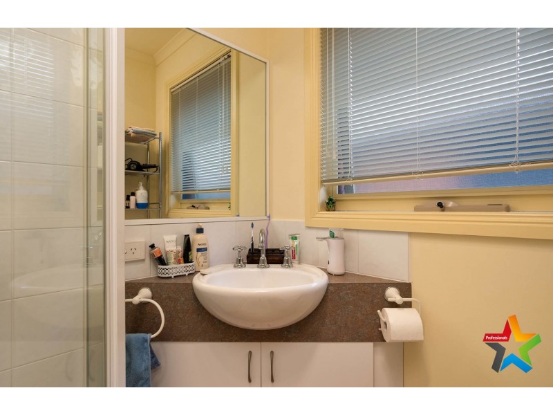 2/13 Newman Road, Croydon VIC 3136