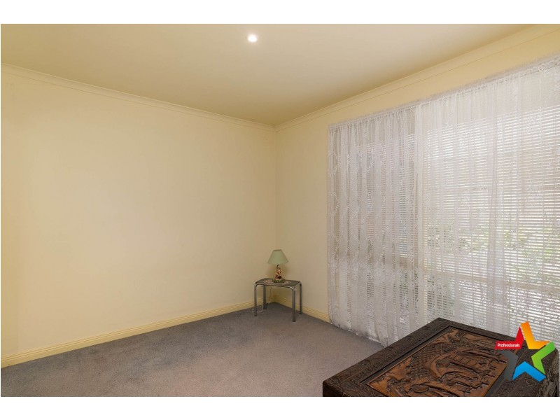 2/13 Newman Road, Croydon VIC 3136