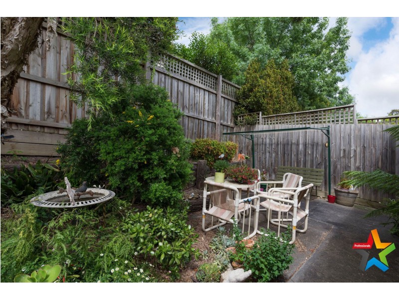 2/13 Newman Road, Croydon VIC 3136