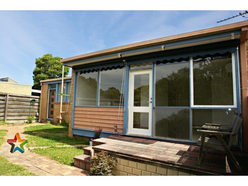 2/8-12 Landale Avenue, Croydon VIC 3136