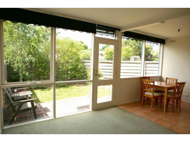 2/8-12 Landale Avenue, Croydon VIC 3136