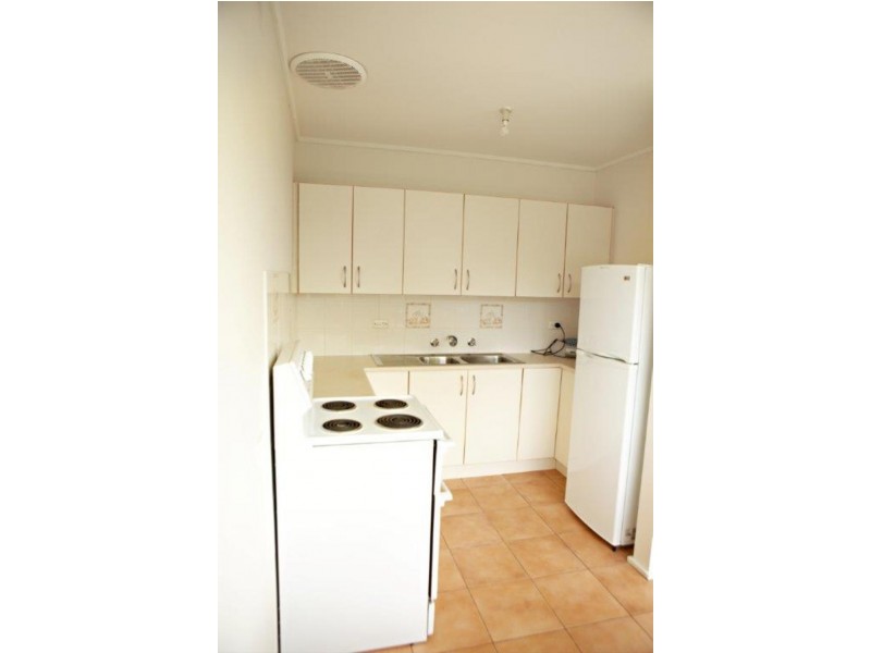 2/8-12 Landale Avenue, Croydon VIC 3136