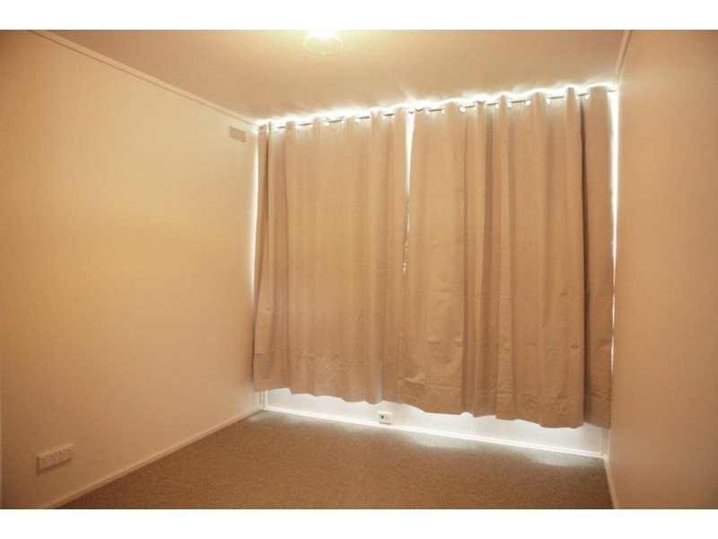 2/8-12 Landale Avenue, Croydon VIC 3136