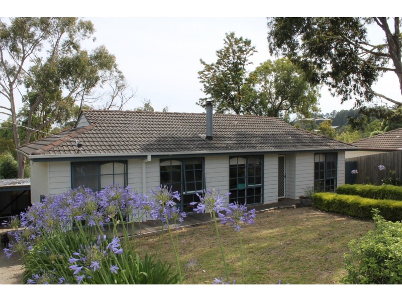 11 Weymar Crescent, Wandin North VIC 3139