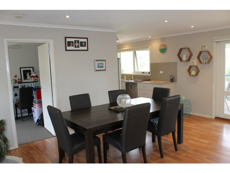 11 Weymar Crescent, Wandin North VIC 3139