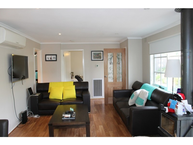 11 Weymar Crescent, Wandin North VIC 3139