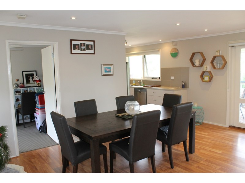 11 Weymar Crescent, Wandin North VIC 3139