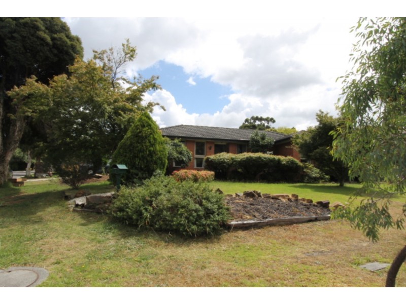 1 Donald Close, Kilsyth VIC 3137