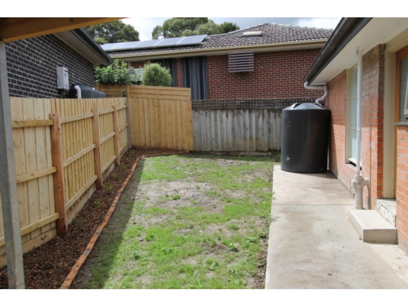 1 Donald Close, Kilsyth VIC 3137