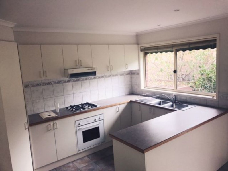 2/12 Edward Road, Chirnside Park VIC 3116