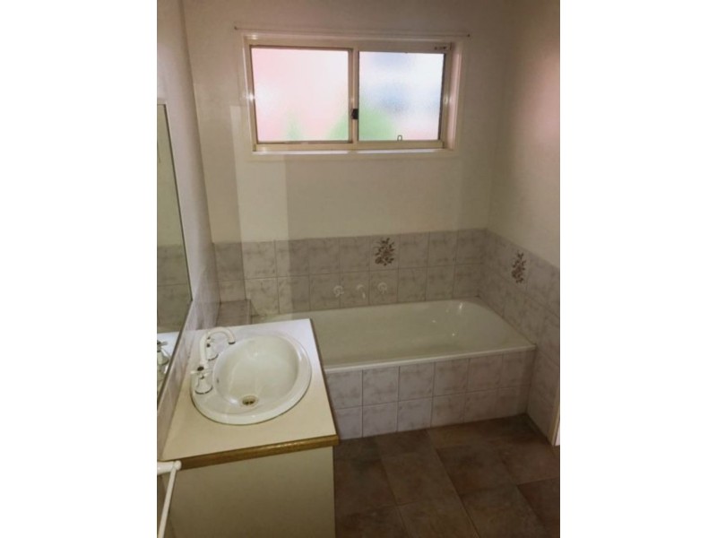 2/12 Edward Road, Chirnside Park VIC 3116