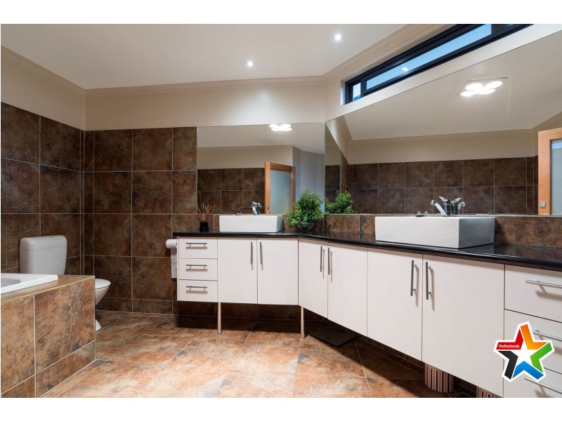 70 Leonard Road, Lilydale VIC 3140