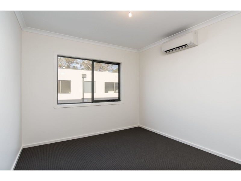 10 Lithgow Way, Mooroolbark VIC 3138