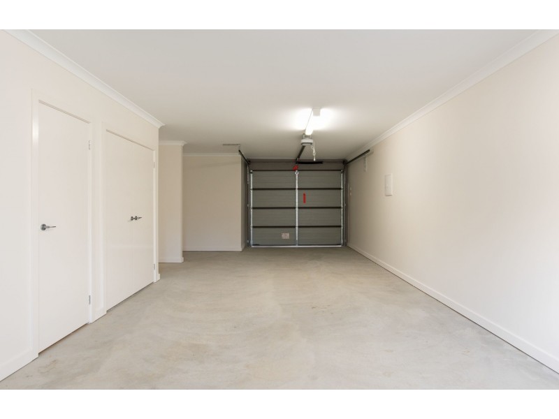 10 Lithgow Way, Mooroolbark VIC 3138