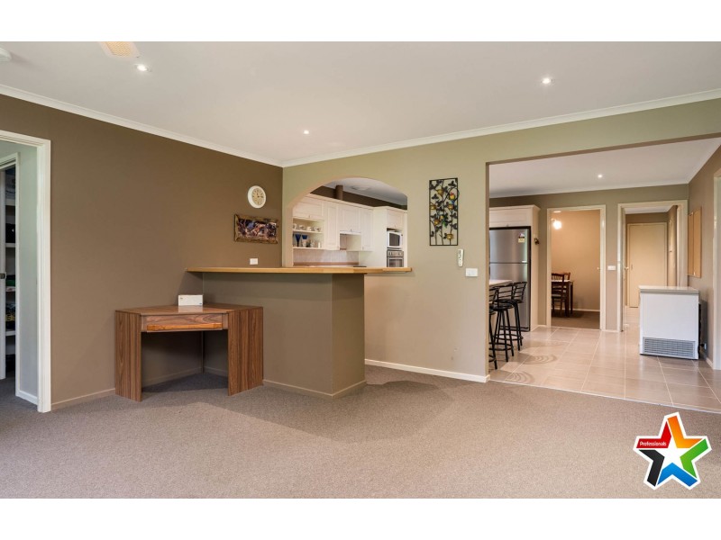 38 Batterbee Drive, Mooroolbark VIC 3138