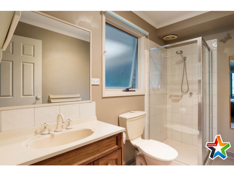 38 Batterbee Drive, Mooroolbark VIC 3138