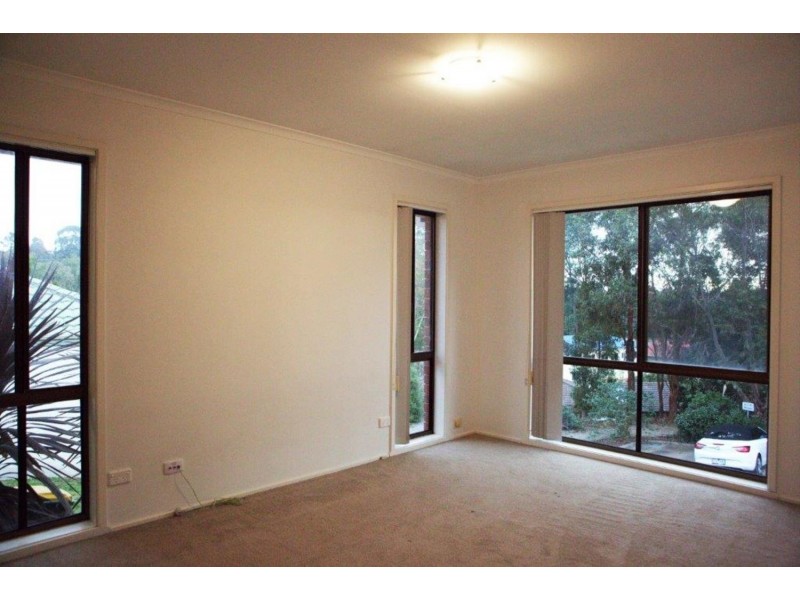 8 Rolaine Close, Lilydale VIC 3140
