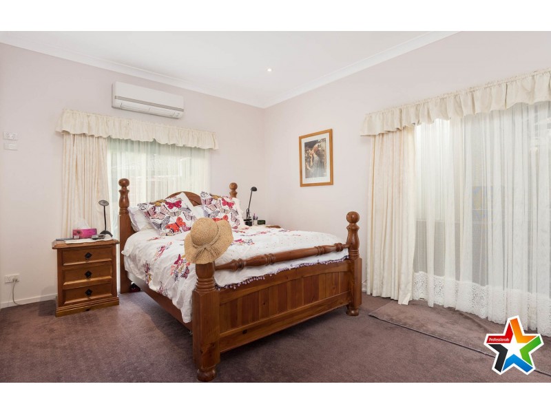 17 Old Warburton Road, Seville VIC 3139