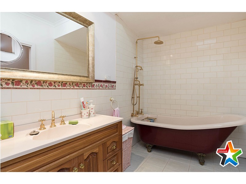 17 Old Warburton Road, Seville VIC 3139