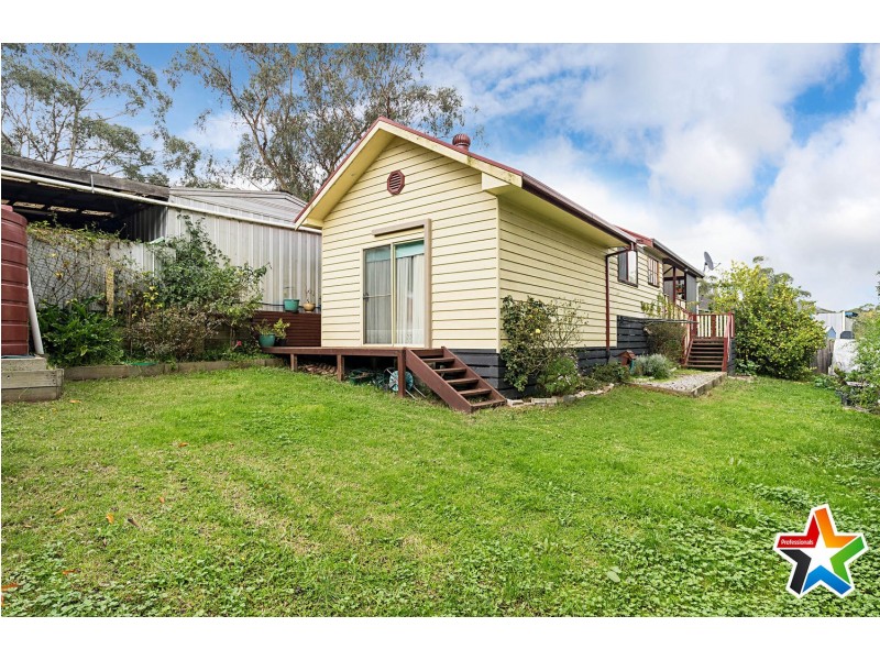 17 Old Warburton Road, Seville VIC 3139