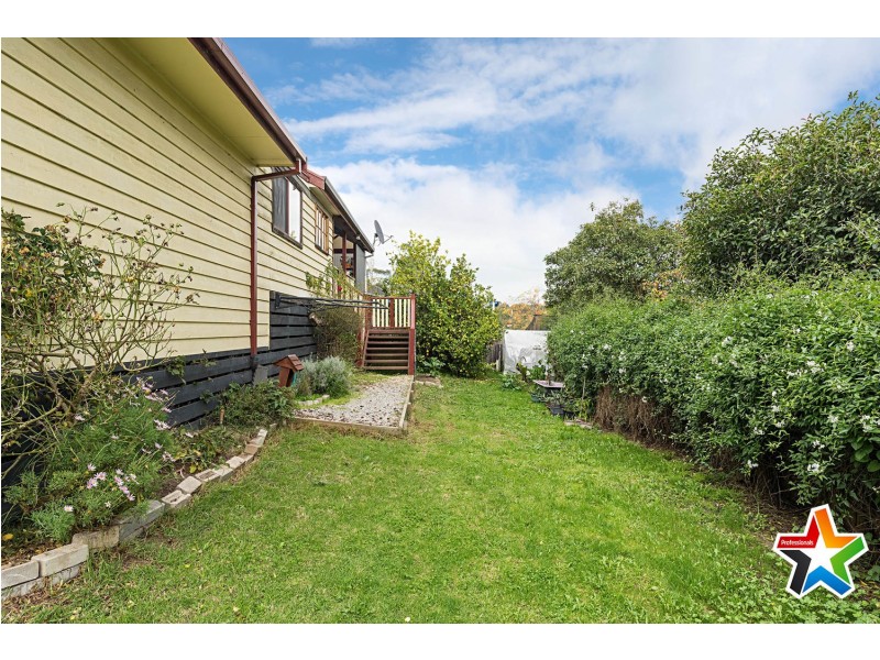 17 Old Warburton Road, Seville VIC 3139