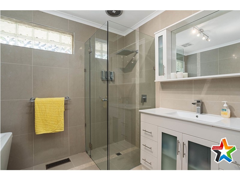 76 Cave Hill Road, Lilydale VIC 3140