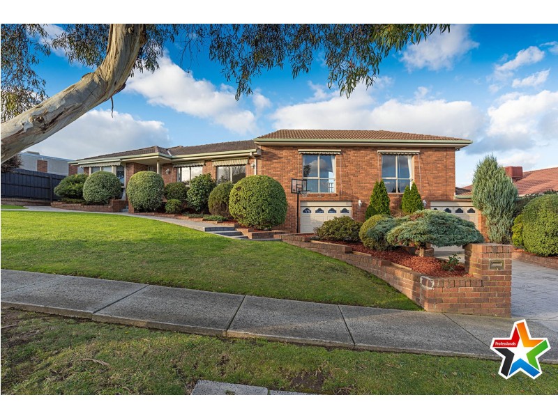 17 Cheriton Drive, Mooroolbark VIC 3138