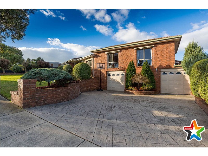 17 Cheriton Drive, Mooroolbark VIC 3138