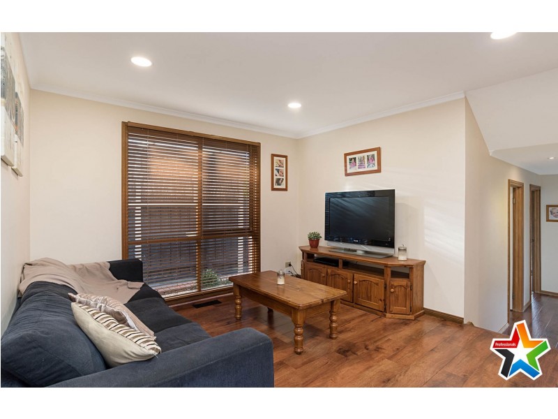 17 Cheriton Drive, Mooroolbark VIC 3138