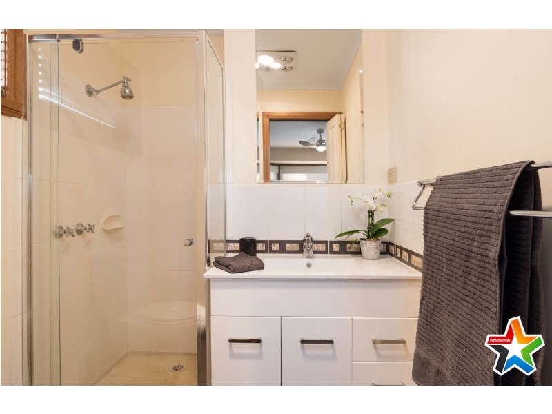 17 Cheriton Drive, Mooroolbark VIC 3138