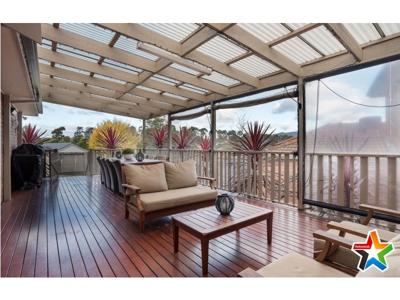 17 Cheriton Drive, Mooroolbark VIC 3138