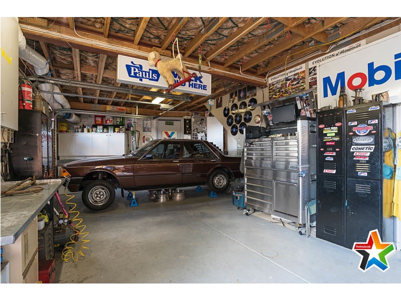 17 Cheriton Drive, Mooroolbark VIC 3138