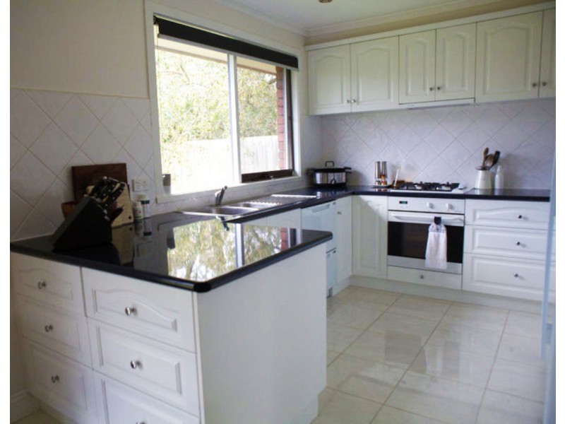 6 Coniston Close, Croydon Hills VIC 3136