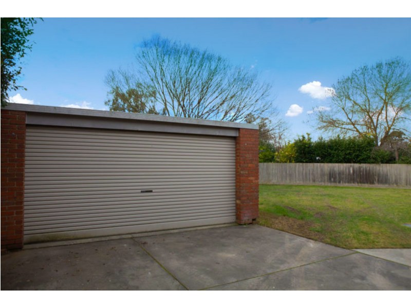 6 Coniston Close, Croydon Hills VIC 3136